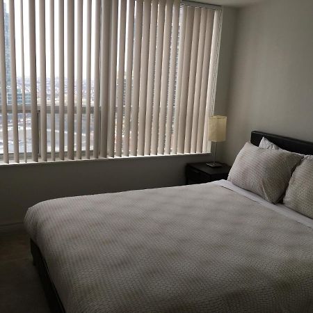 Maplewood Suites - Square One Mississauga Zewnętrze zdjęcie