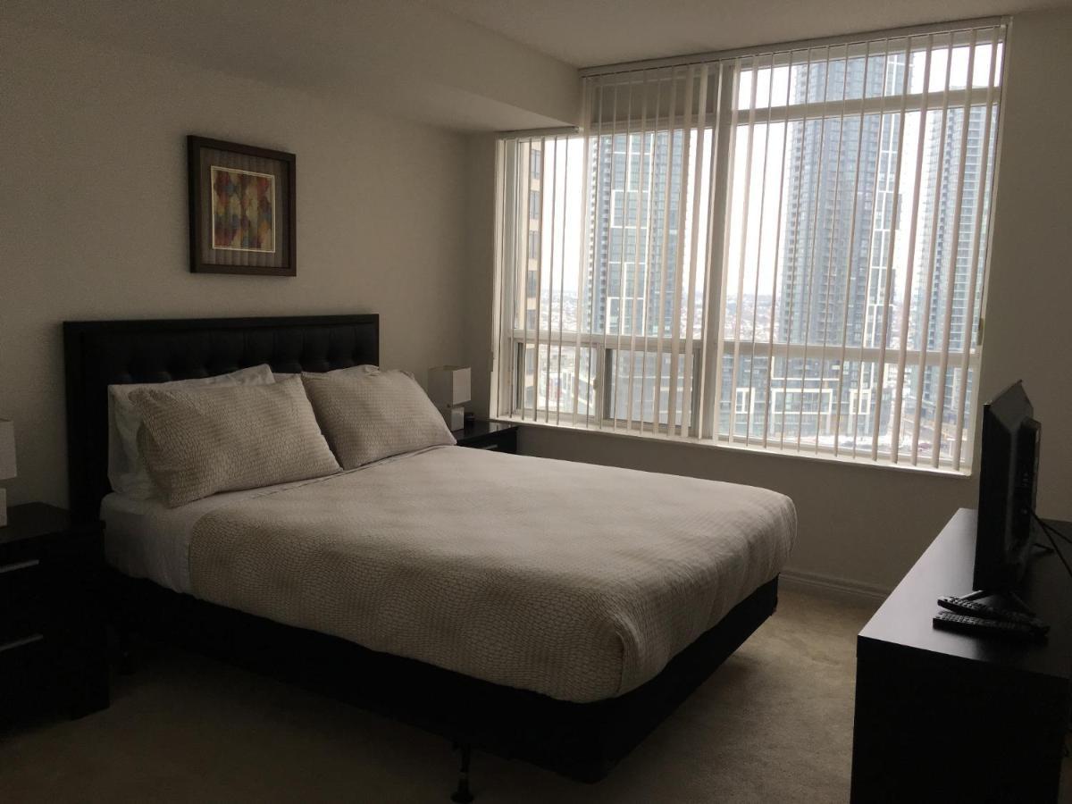 Maplewood Suites - Square One Mississauga Zewnętrze zdjęcie