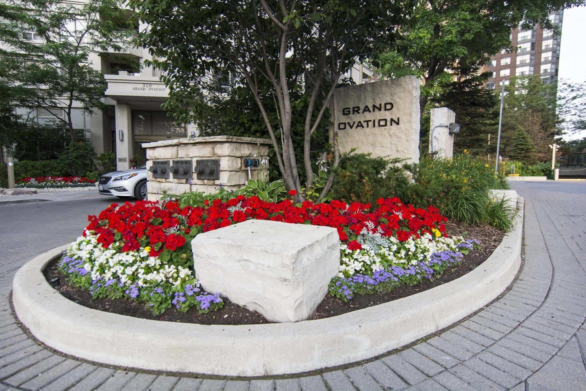 Maplewood Suites - Square One Mississauga Zewnętrze zdjęcie
