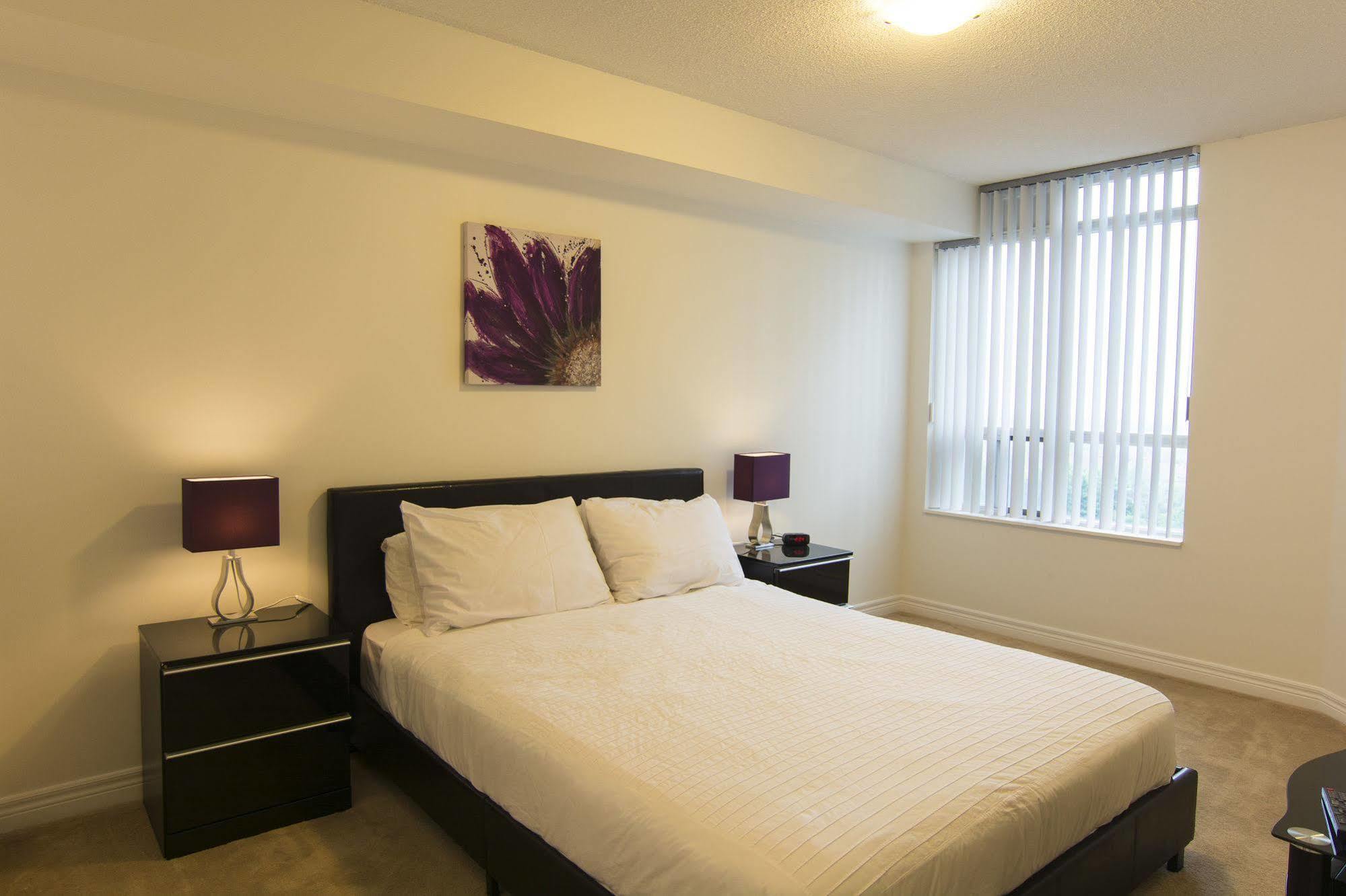 Maplewood Suites - Square One Mississauga Zewnętrze zdjęcie